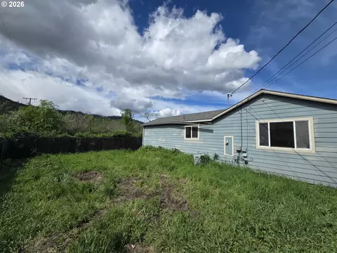 Exterior - 340 E 6th Ave, Riddle, OR 97469 photo 1 of 5