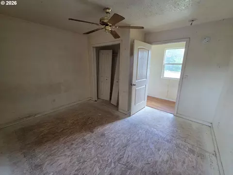 Bedroom - 340 E 6th Ave, Riddle, OR 97469 photo 1 of 1