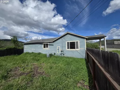 Exterior - 340 E 6th Ave, Riddle, OR 97469 photo 2 of 5