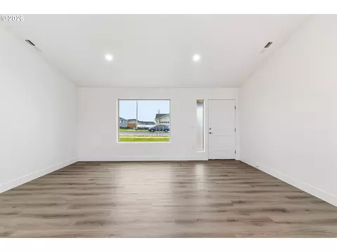 Living - 145 SW Eagle Dr, Boardman, OR 97818 photo 1 of 5