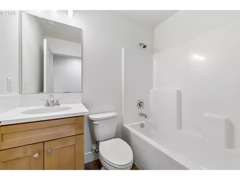 Bath - 145 SW Eagle Dr, Boardman, OR 97818 photo 2 of 2