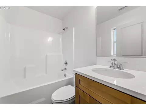 Bath - 145 SW Eagle Dr, Boardman, OR 97818 photo 1 of 2