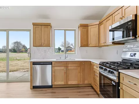 Kitchen - 145 SW Eagle Dr, Boardman, OR 97818 photo 3 of 3