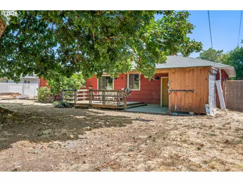 Exterior - 880 Hughes St, Eugene, OR 97402 photo 7 of 10