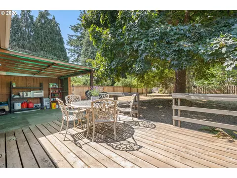Exterior - 880 Hughes St, Eugene, OR 97402 photo 5 of 10