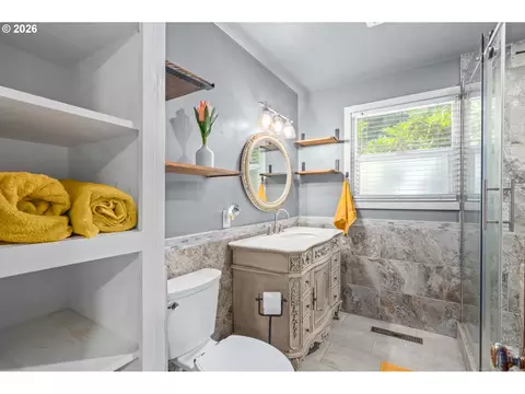 Bath - 880 Hughes St, Eugene, OR 97402 photo 1 of 4
