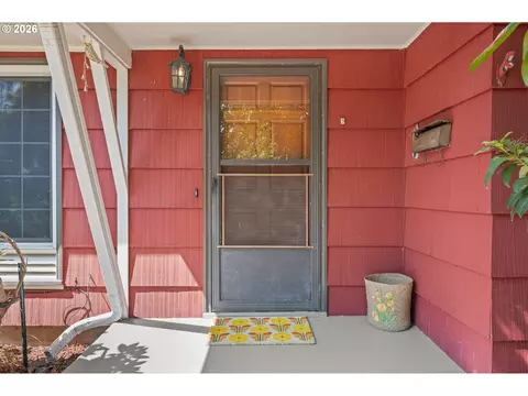 Exterior - 880 Hughes St, Eugene, OR 97402 photo 2 of 10