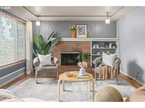Living - 880 Hughes St, Eugene, OR 97402 photo 4 of 6