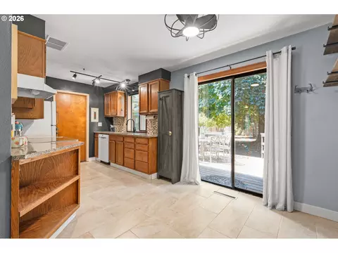 Kitchen - 880 Hughes St, Eugene, OR 97402 photo 1 of 7
