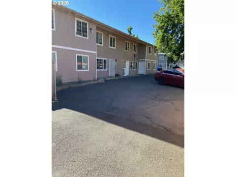 1215 W Main St #D, Medford, OR 97501