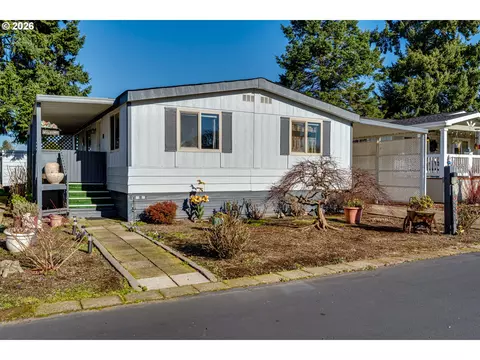 1400 Candlelight Dr #231, Eugene, OR 97402