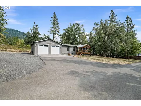 101 E 6th St, Lowell, OR 97452