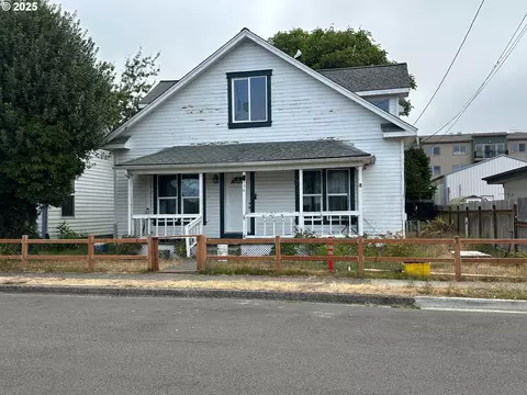 238 Oak St, Florence, OR 97439