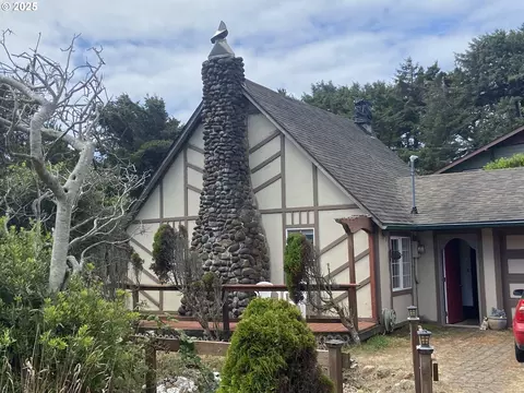 4571 Perpetua St, Florence, OR 97439