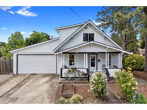 320 W Gloucester St, Gladstone, OR 97027