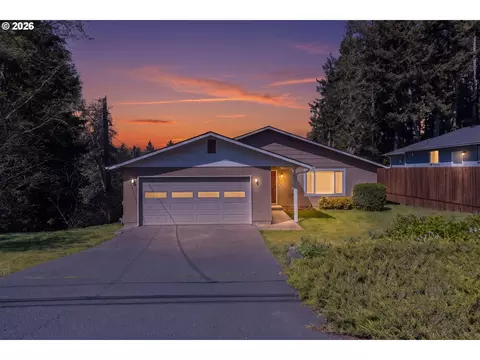 3570 Ash St, North Bend, OR 97459