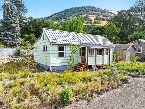 218 W Franklin, Bingen, WA 98605