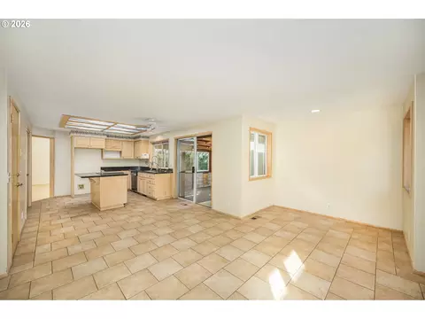 Living - 1625 Victorian Way, Eugene, OR 97401 photo 2 of 3