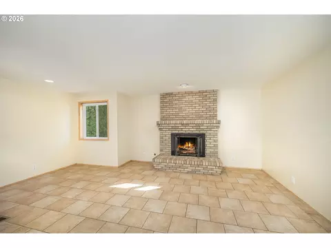 Living - 1625 Victorian Way, Eugene, OR 97401 photo 3 of 3