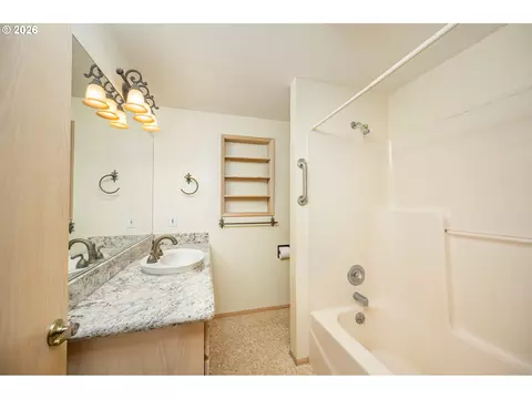 Bath - 1625 Victorian Way, Eugene, OR 97401 photo 1 of 4
