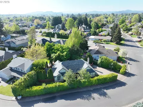 View/Area - 1625 Victorian Way, Eugene, OR 97401 photo 3 of 4