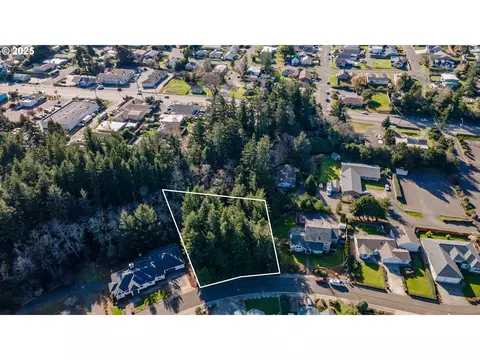 2710 Alder Ridge Dr, North Bend, OR 97459