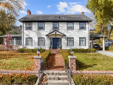 1504 1st St, La Grande, OR 97850