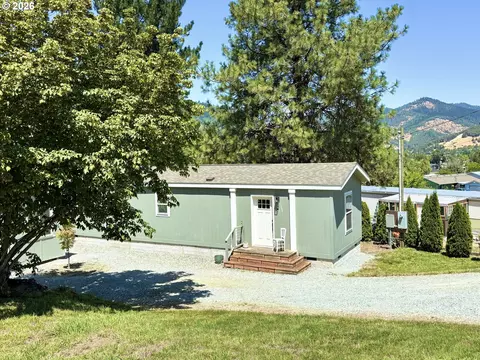 1003 Arburnia St, Myrtle Creek, OR 97457
