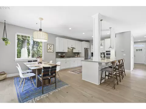 Dining - 2731 SElliott Dr, Gresham, OR 97080 photo 1 of 3