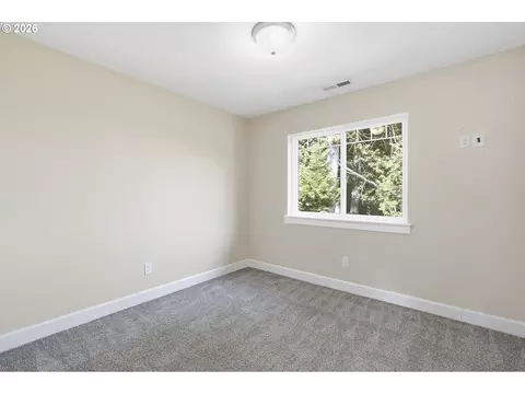 Bedroom - 2731 SElliott Dr, Gresham, OR 97080 photo 3 of 5