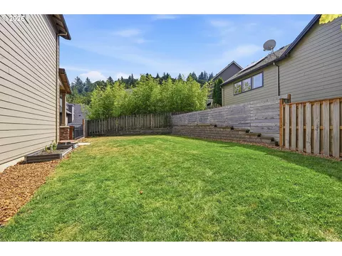 Exterior - 2731 SElliott Dr, Gresham, OR 97080 photo 10 of 11
