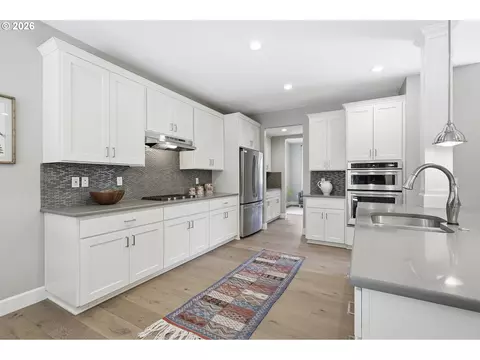Kitchen - 2731 SElliott Dr, Gresham, OR 97080 photo 3 of 4