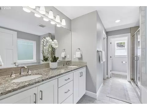 Bath - 2731 SElliott Dr, Gresham, OR 97080 photo 4 of 4