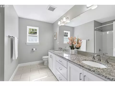 Bath - 2731 SElliott Dr, Gresham, OR 97080 photo 2 of 4