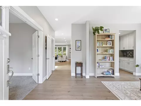 Entry Way - 2731 SElliott Dr, Gresham, OR 97080 photo 1 of 1