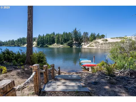 70298 Highway 101, North Bend, OR 97459