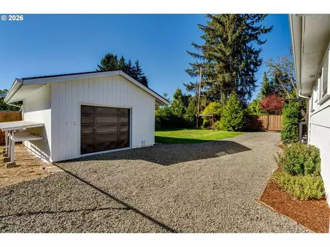 Exterior - 3088 Dalewood St, Eugene, OR 97404 photo 9 of 13