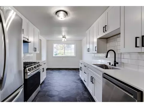 Kitchen - 3088 Dalewood St, Eugene, OR 97404 photo 1 of 5