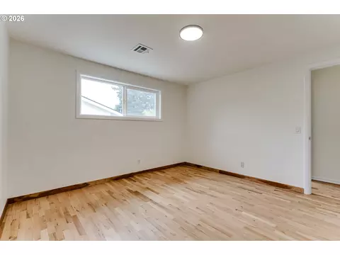 Bedroom - 3088 Dalewood St, Eugene, OR 97404 photo 5 of 7