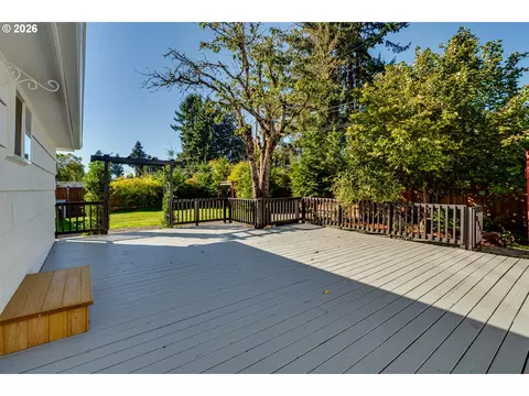 Exterior - 3088 Dalewood St, Eugene, OR 97404 photo 4 of 13