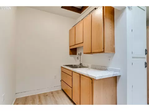 Kitchen - 3088 Dalewood St, Eugene, OR 97404 photo 5 of 5