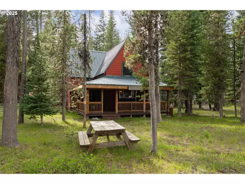 85 Diamond Lake Loop, Chemult, OR 97731