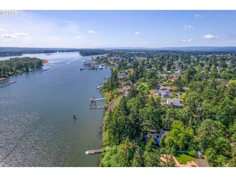 River Cliffs Dr, Saint Helens, OR 97051