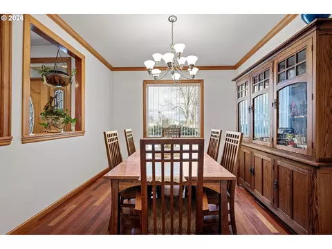 Dining - 970 T St, Springfield, OR 97477 photo 1 of 2