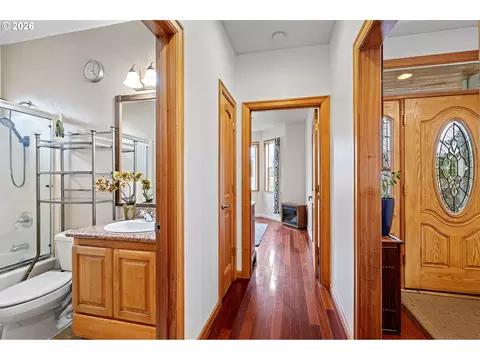 Entry Way - 970 T St, Springfield, OR 97477 photo 2 of 2