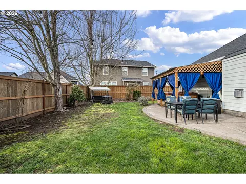 Exterior - 970 T St, Springfield, OR 97477 photo 4 of 10