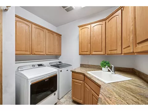 Other - 970 T St, Springfield, OR 97477 photo 6 of 8