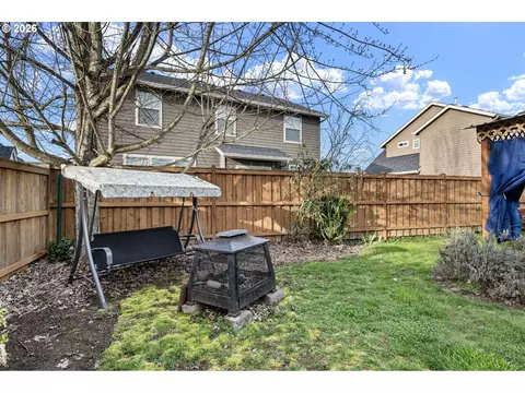 Exterior - 970 T St, Springfield, OR 97477 photo 6 of 10