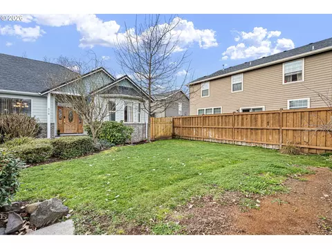 Exterior - 970 T St, Springfield, OR 97477 photo 10 of 10