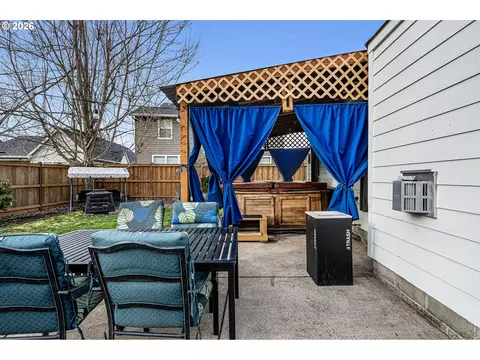 Exterior - 970 T St, Springfield, OR 97477 photo 3 of 10